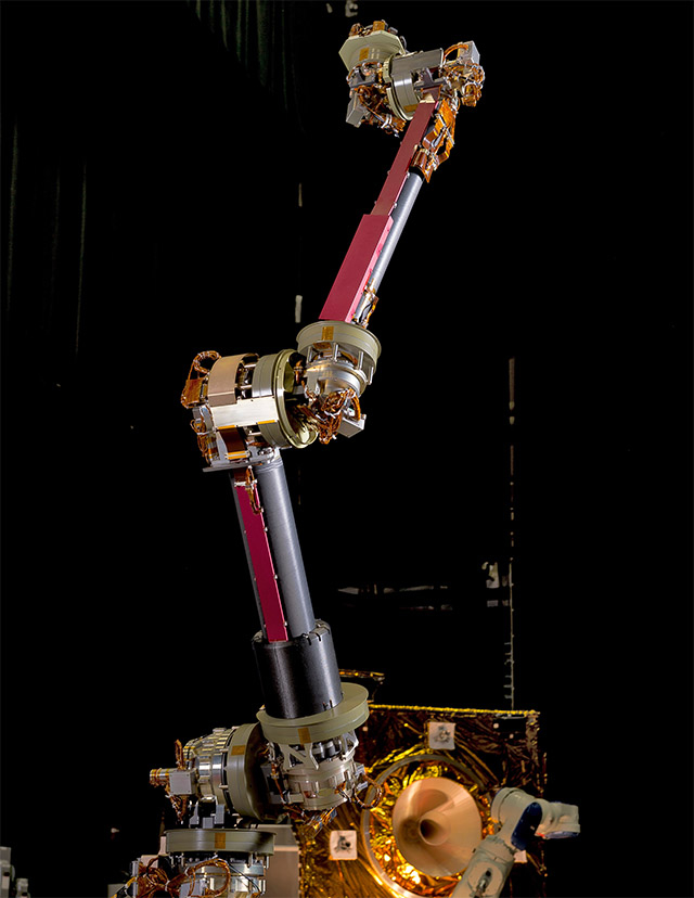 161209nasa_satellite_repair.jpg