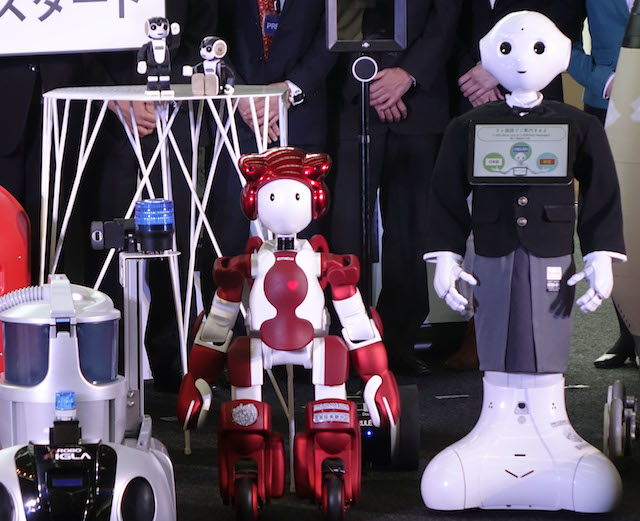 羽田空港ロボット実験プロジェクト 2016 Pepper EMIEW3
