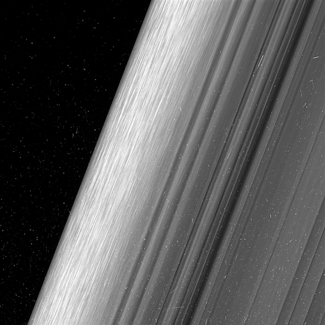 1 NASAが土星の環の超高精細写真を公開! 土星探査機カッシーニは最後のミッションへ