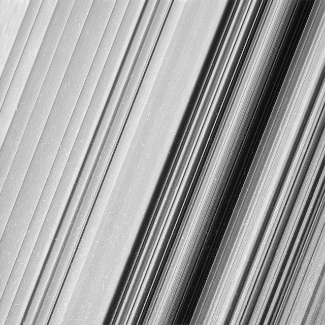 2 NASAが土星の環の超高精細写真を公開! 土星探査機カッシーニは最後のミッションへ