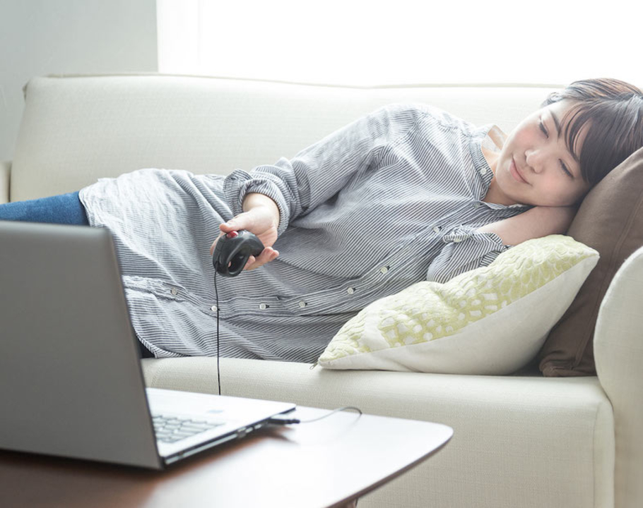 寝たまま使える ごろ寝マウス で さらにダラダラゴロゴロ ギズモード ジャパン
