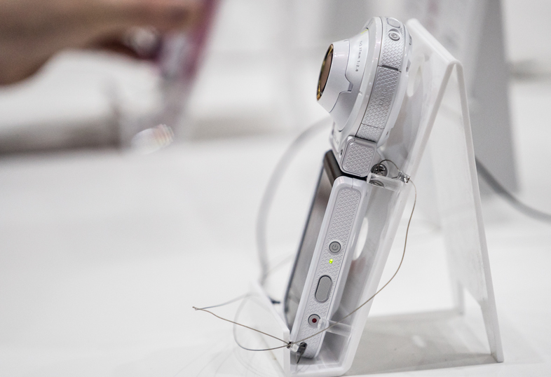 カシオ「EX-FR100L」は華やか背景&美顔・美脚でモテカメラ間違いなし #CPplus その2
