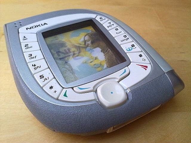 携帯電話史に名を刻んだ懐かしのガラケー10選9