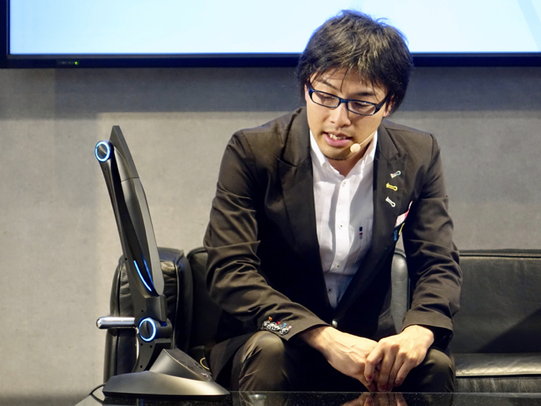 世界初の全自動衣類折りたたみ機「ランドロイド」予約開始6