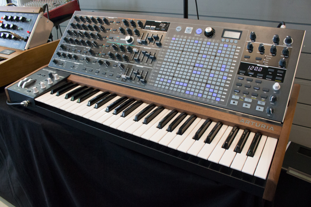 そのモジュレーション幅 ビースト級 Korgショールームでarturiaのシンセ Matrixbrute に触ってきた ギズモード ジャパン