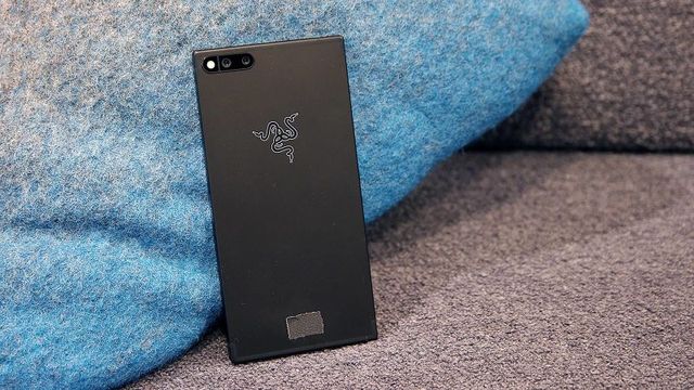 171102_razerphoneho8