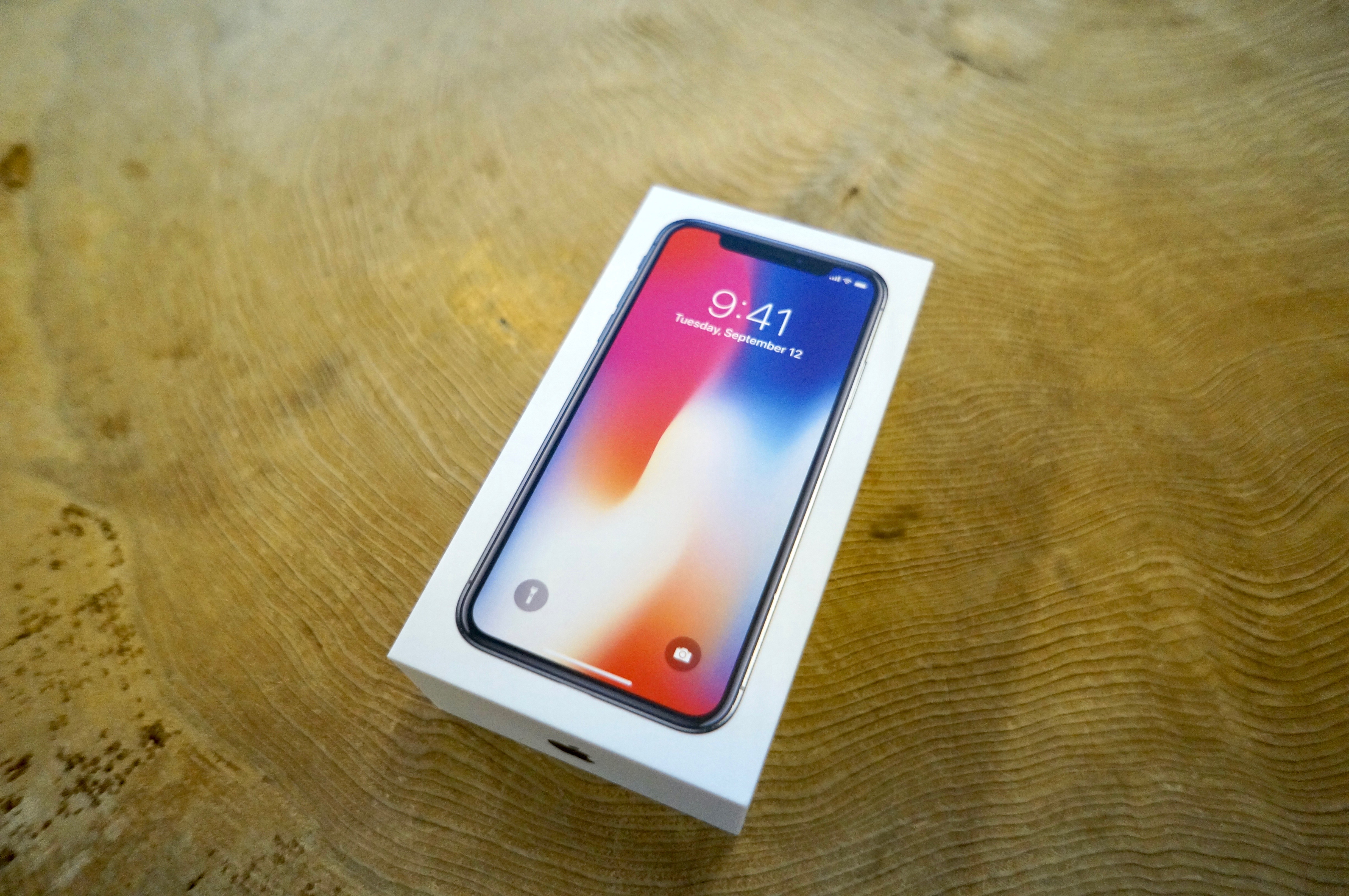 やってきた10周年。iPhone Xのアンボックスしますよん | ギズモード