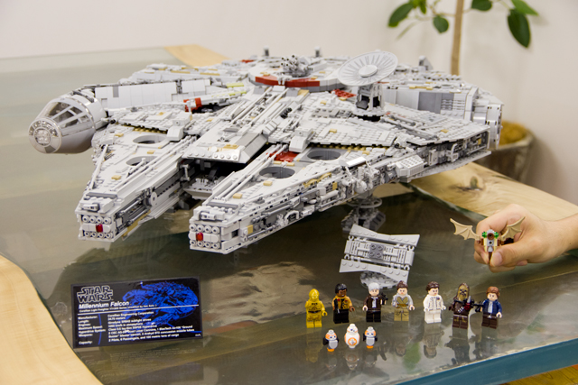 171108legomillenniumfalcon_18