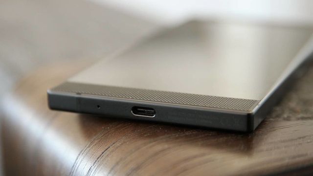 171207_razerphonerev4