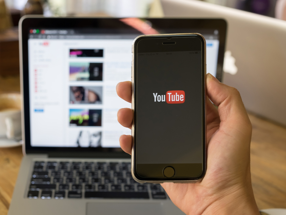 YouTubeのiOS版アプリ、縦長動画の全画面表示に対応しました