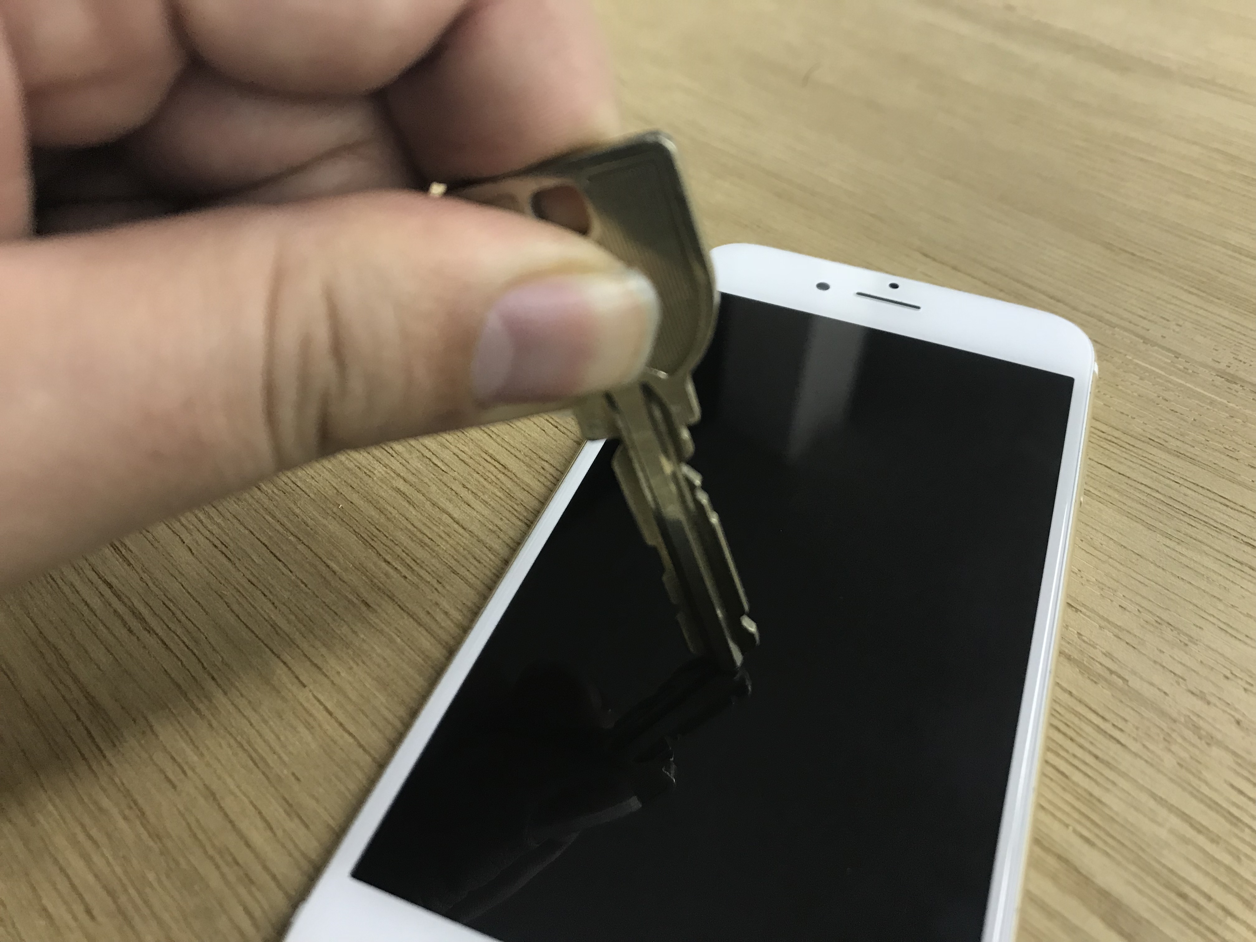 保護フィルムでスマホを守る時代は終わった ガラスの強度を15倍にする液体プロテクター Whoosh Diamond Defense を使ってみた ギズモード ジャパン