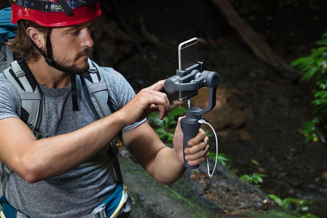 Djiのスマホ用ジンバルの新型 Osmo Mobile 2 は1万6800円 撮影しながらスマホの充電も可能に ギズモード ジャパン