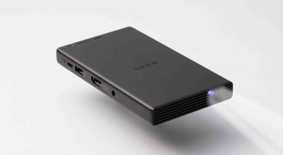 ソニーがスマホサイズのポータブル・プロジェクター「MP-CD1」を発表
