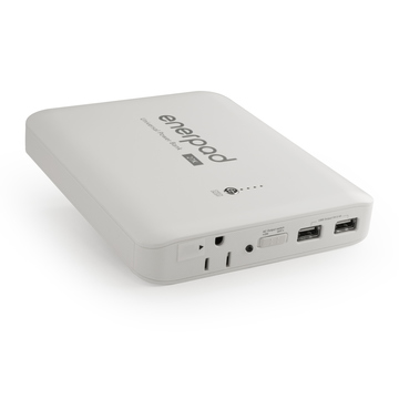 これポータブル・コンセントだよ。2万7000mAhの大容量モバイルバッテリー