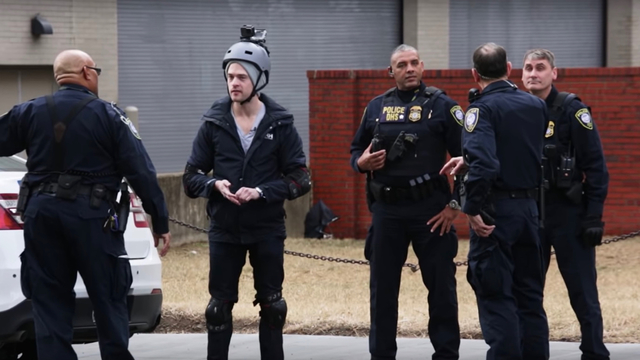 「ネット中立性」撤廃の問題を体を張って説明した男性、みんなから(狙いどおり)嫌われる