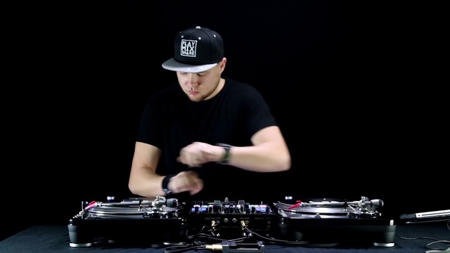 え、レコード針なしでスクラッチできるの? 魔法みたいなDJアイテム「Phase」が登場