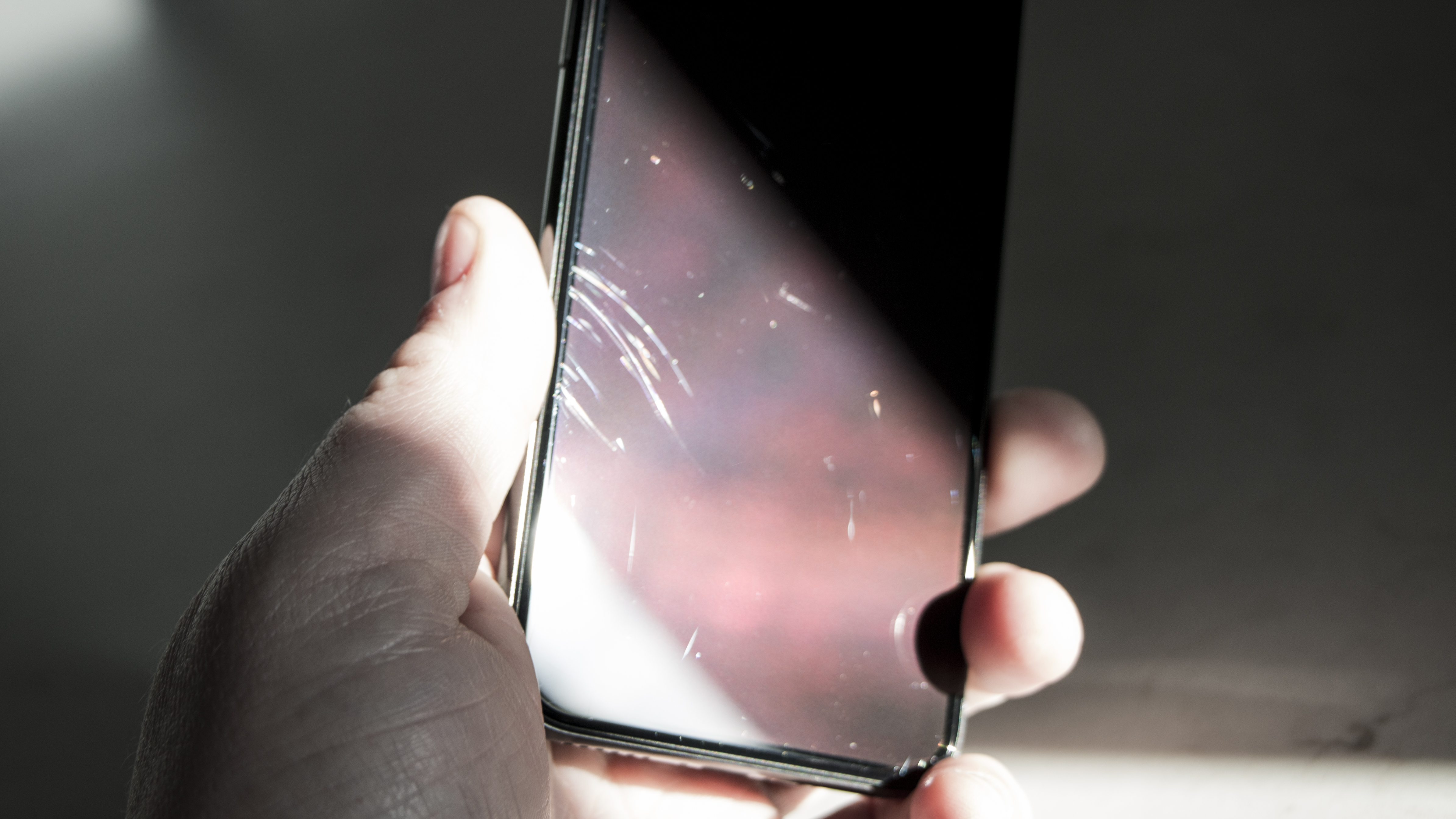 iPhone Xの画面、やたら傷つきやすくないですか…？ ケースなし派