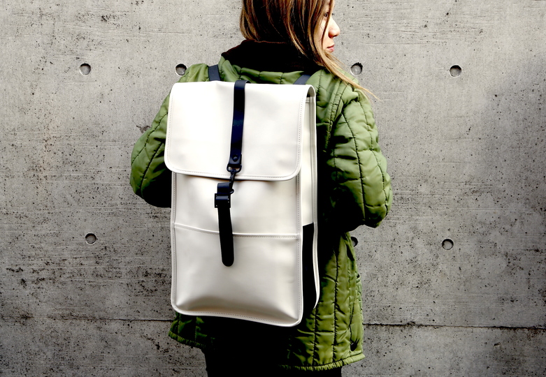 雨の日の通勤にもOK。デンマークのメーカーが手がけたスタイリッシュでシンプルな防水バックパック