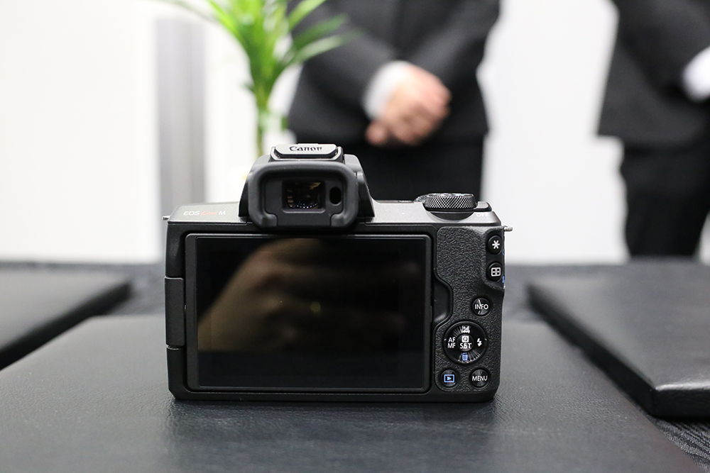 20180220gizmodo_eoskissm_canon_IMG_8796