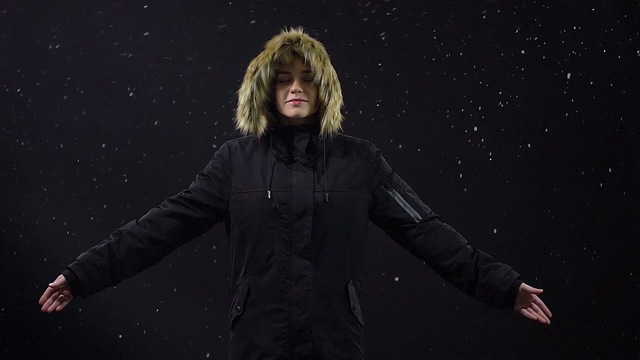 これからの寒波はテクノロジーで退ける。USBで発熱できるウェアラブルジャケット