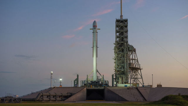 SpaceXが今夜、人工衛星を打ち上げ!ライブ配信されますよー