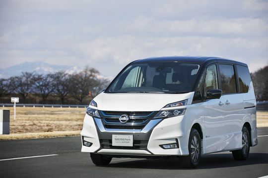 家族のクルマにこそ「100%モータードライブ」の加速が活きる。お出かけしたくなる「セレナe-POWER」の魅力