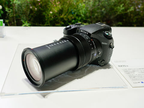 レンズ沼を終わらせる一台? ソニー「RX10M4」が全方位にすごい #CPplus