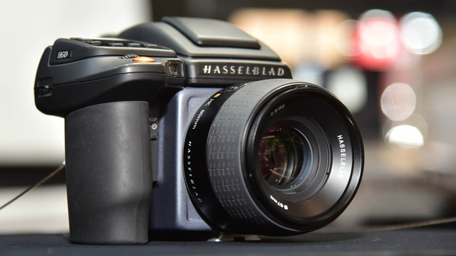 現場で振りまわせる4億画素相当のモンスター中判デジタルカメラ「H6D-400c MS」 #CPplus