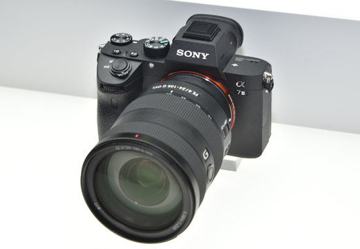 各社の体験コーナーをのぞいてみましたが最長行列はソニーの「α7 III」 #CPplus