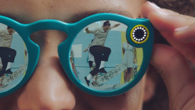 コケたSnapchatの「カメラ眼鏡」に新型の噂…
