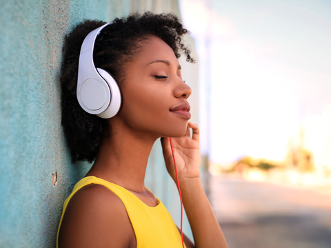 Appleのハイエンドヘッドホン、ノイキャンや無線ペア機能付きの本気仕様に!?