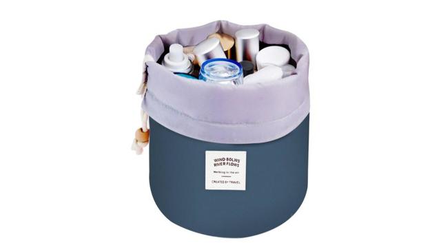 歯磨き粉もコンタクト液もまとめて収納。Mermaidのトラベルポーチは、旅行以外にも使える