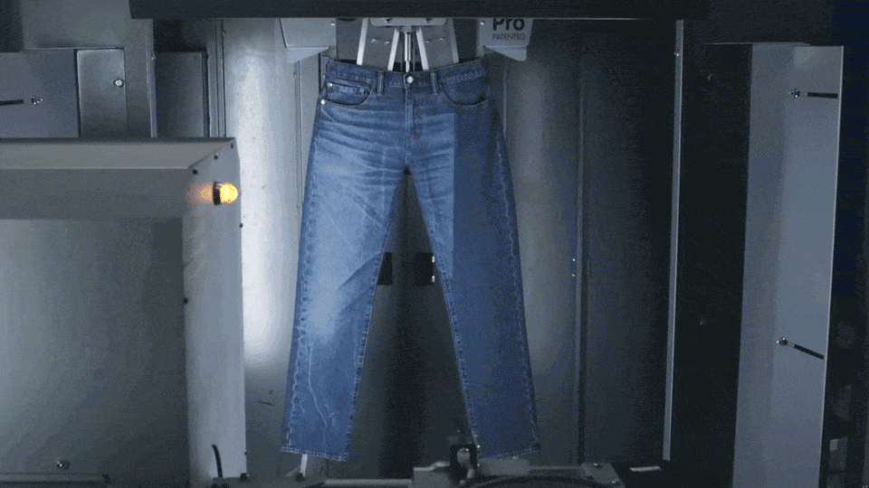 ビンテージルックな最先端。ダメージジーンズは、レーザーで作る時代へ