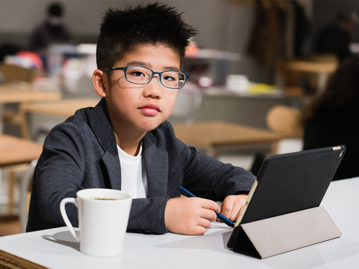 「ノマド化」する小学生。Ｚ会のタブレット講座は、自宅学習を解放する