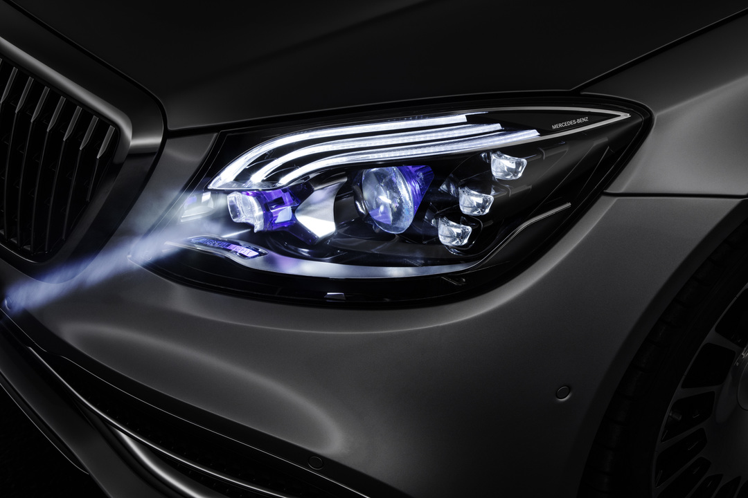 180308_mercedes_futuristic_headlights_2