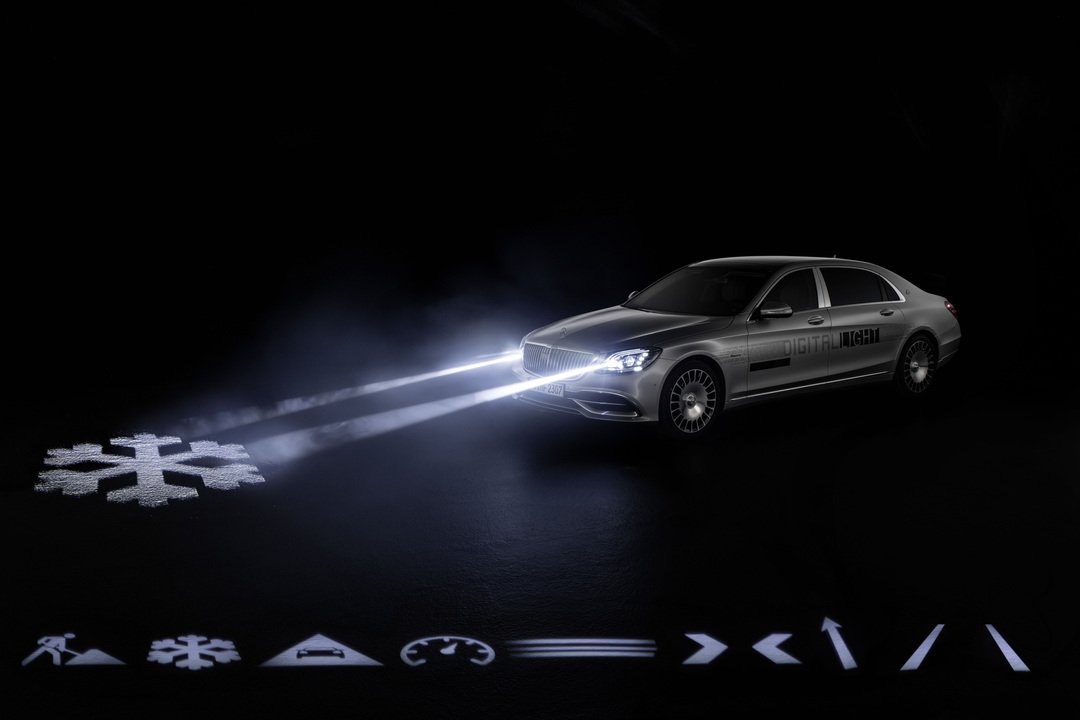 180308_mercedes_futuristic_headlights_3
