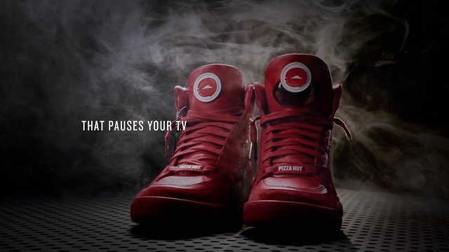 作った理由を聞いたら負け。ピザが注文できるピザハットのスマートスニーカー第2弾が登場