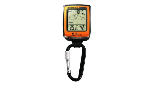 時刻・天気・気圧も計測可能。冒険に持って行くならカラビナ付きの「フィールド・ギア」