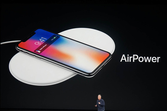 そろそろ販売されそうな「AirPower」。パワフルな最大29W出力仕様で価格は高め…？