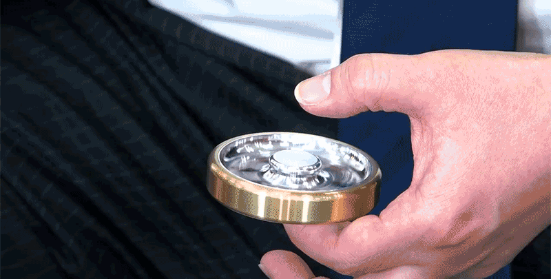 もしかして永久に回り続ける...? 50人のエンジニアが半年かけて作った最強ハンドスピナー