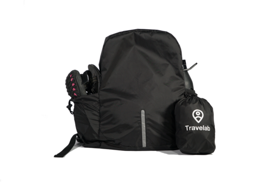 米Kickstarterで800万円以上を集めた「裏返すだけで小さくなるバックパック」が日本上陸