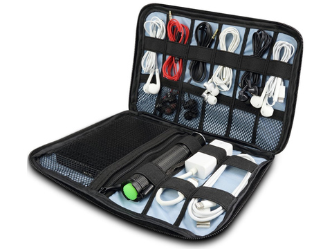 【本日のセール情報】Amazonタイムセールで最大80%以上オフも！ 多収納ガジェットポーチやLightning対応の多機能カードリーダーがお買い得に