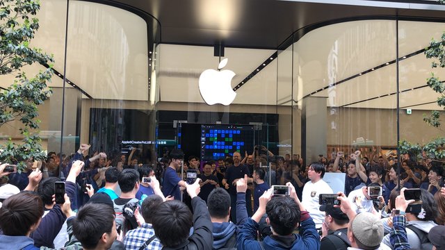 Apple 新宿がオープン！ 国内初のコミュニティ型店舗【初日朝の店内からレポート】