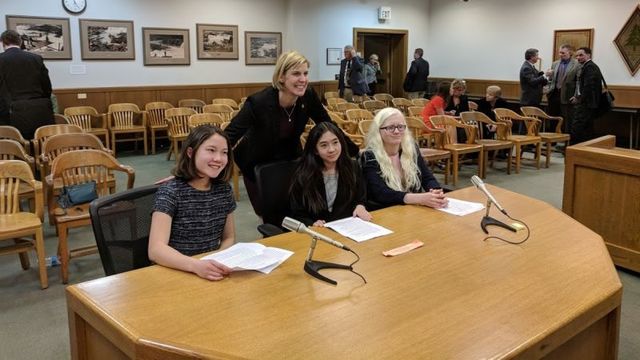 女子中学生3人組が支持を訴えたネット中立性法案、米オレゴン州で成立