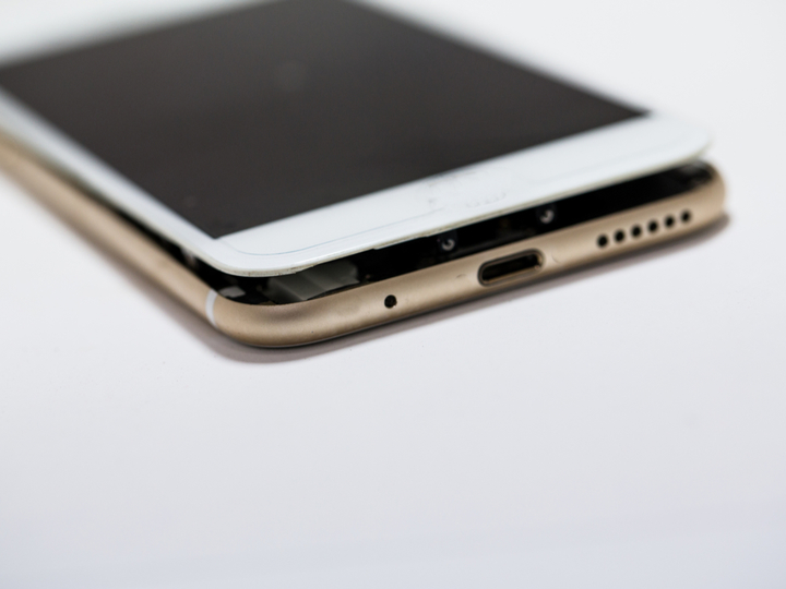 iOS 11.3にアップデートしたiPhone 8、サード製ディスプレイへの交換は止めたほうがいいかも