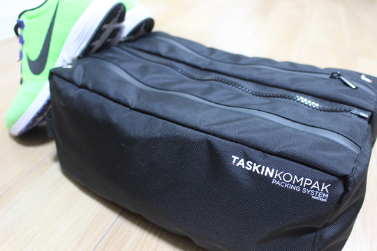 靴の持ち運びに便利。防臭素材と機能性を兼ね揃えた｢クイック・シューズバッグ｣を使ってみた