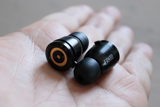 ERATO APOLLO 7s レビュー:左右独立型イヤホンで最小クラス。なのにアンテナ性能ばっちりのチートみたいな子