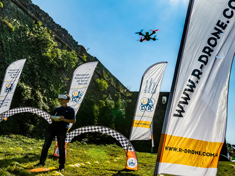 きっかけは子どもたちの笑顔。国内初のドローンレースを実現した若手社長の素顔