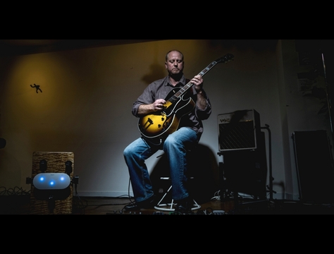 ソロミュージシャンの相棒！ アプリ制御でカホンを演奏してくれるロボ｢Cabot｣