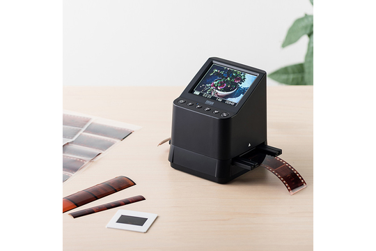 35mmもスライドもこれ1台。4種類のフィルムに対応したフィルムスキャナー、サンワサプライから